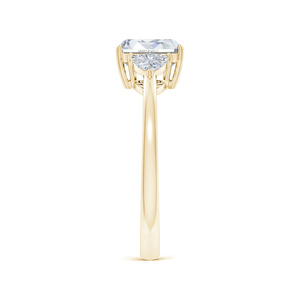 Anillo de Compromiso con Tres Diamantes Cultivados en Laboratorio con Corte Esmeralda y Diamantes Laterales con Corte Trillón en Oro de 10K, 14K, 18K y Plata 925, 935 - Product Image 4