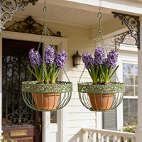 Pot de fleurs suspendu en métal vert avec bordure florale décorative, support en chaîne et crochet pour balcon, patio, jardin, extérieur, intérieur