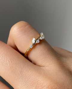 Bague minimaliste en or massif 14 carats avec diamant taille marquise et motif feuille d'arbre inspiré de la nature, bijou raffiné pour fiançailles, pour petite amie - Product Image 3