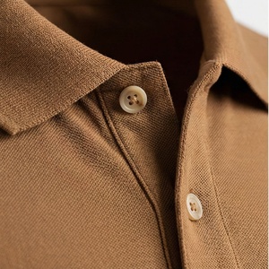 Chemise décontractée pour homme en piqué 100 % polyester bleu marine à manches courtes, respirante, infroissable, coupe classique, design tricoté uni - Product Image 4