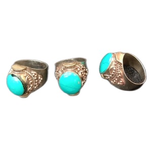 Nouvelle Arrivée Bagues Unisexe Classiques Tibétaines en Turquoise Taillée Ovale avec Sertissage Clos, Fabriquées à la Main au Népal - Product Image 4