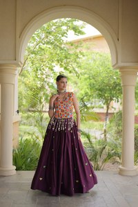 Lehenga Choli de la mejor calidad, especial para Navratri, con bordado de corazones, gota y encaje con espejos para niñas, disponible al mejor precio. - Product Image 6