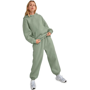 Ensemble de survêtement décontracté pour femme, sweat à capuche et pantalon long en molleton coupe ample, couleur unie, avec baskets blanches - Product Image 4
