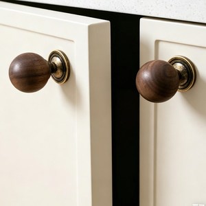 Bouton de meuble rond en bois de noyer, style vintage, poignée de tiroir ronde, bouton de porte en bois fait main, élégant, classique, marron, poignée de meuble - Product Image 4