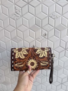 Hand Tooled Wallet Hot Selling Carving Clutch Phone Case Multi Colour Western Tooled Leather Wallet for Women's Multi Uses - Product Image 3