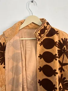 Veste en velours pour femme, style bohème chic, broderie ethnique à motifs floraux, courte, faite à la main, vêtement d'extérieur de créateur, pour l'automne et l'hiver - Product Image 4