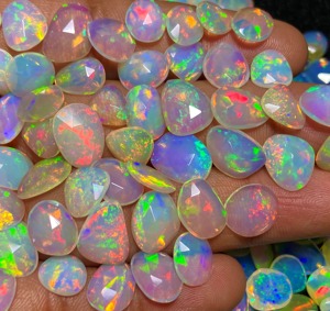Opale d'Éthiopie naturelle à facettes, pierre précieuse en vrac, multicolore, taille à facettes, forme irrégulière, dos plat, jeu de couleurs, personnalisable pour la joaillerie - Product Image 5
