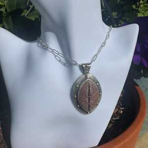 Pendentif en argent sterling plaqué or avec rhylite dendritique fait main, bijou élégant en pierre précieuse, cadeau de fiançailles unisexe - Product Image 3