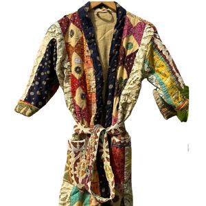 Chaqueta Kantha de Algodón Ecológico Acolchada con Múltiples Apliques de Retazos Hecha a Mano en India para Mujer, Transpirable, Venta al por Mayor - Product Image 1