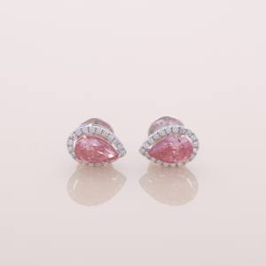 Pendientes de Oro Amarillo, Blanco y Rosa de 14K con Diamante Rosa de Corte Pera de 1.73ct y Halo, con Cierre de Rosca - Product Image 1