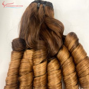 Grande Méga Vente jusqu'à 30 $ Extension de Cheveux Vapeur Cheveux Vapeur Bouncy Curl Trame Paquet en Stock Couleur Naturelle - Product Image 4