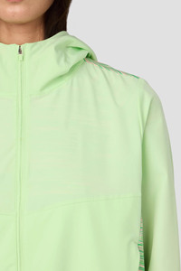 Ensemble veste coupe-vent légère et short vert pour femme, survêtement athlétique à capuche avec fermeture éclair intégrale, tenue décontractée avec panneaux latéraux contrastés - Product Image 4