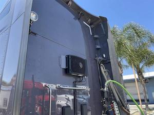 Camion tracteur poids lourd diesel 6x4 à conduite à gauche pour le transport routier et la logistique internationaux - Product Image 4