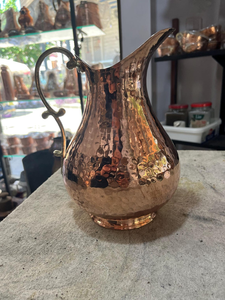 Carafe en cuivre martelé avec poignée en laiton antique, élégant récipient traditionnel pour servir l'eau, idéal pour la maison, l'hôtel et la salle à manger - Product Image 2