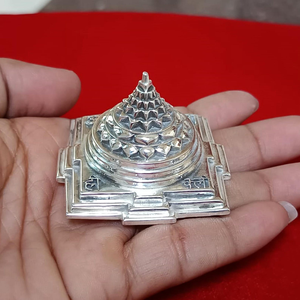 แผ่นป้ายศรียันตราเคลือบเงิน สำหรับพิธีกรรมทางศาสนา ตกแต่งทางจิตวิญญาณแบบฮินดู เหมาะสำหรับวัด บ้าน และสำนักงานสำหรับการทำสมาธิ - Product Image 4
