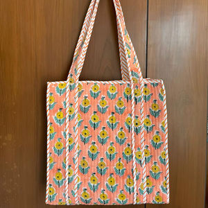 Bolsa de Mano para Mujer, Nueva, Hecha a Mano, con Estampado Floral, Lavable, de Algodón Indio, con Correa para el Hombro - Product Image 1
