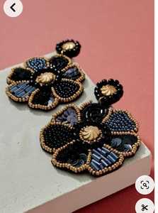 Boucles d'oreilles artisanales en perles, motif animal, broderie sur toile orange et rouge, accessoire de décoration artisanale - Product Image 5