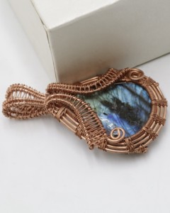Pendentif en labradorite plaqué platine, collier en cristal de labradorite naturelle, pierre précieuse faite à la main, luxe, or, taille unique - Product Image 1