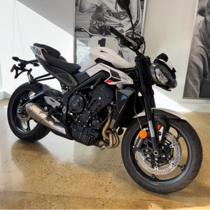 Los Mejores Distribuidores de la Motocicleta Deportiva Triumph Street Triple 765 R 2025 en Venta - Product Image 1