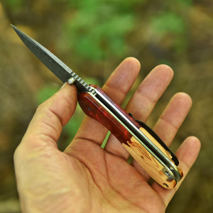 Navaja de Bolsillo Plegable de Acero de Damasco Hecha a Mano Personalizada OEM de Alta Calidad 58HRC con Mango de Madera de Resina y 3 Años de Garantía Pasha Enterprises - Product Image 5