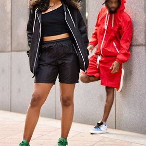 Ensemble court coupe-vent décontracté noir pour l'hiver, avec sweat à capuche, short et t-shirt, 2025 OEM - Product Image 3