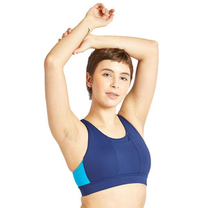 Sujetador deportivo acolchado transpirable para mujer con diseño de logo personalizado, soporte medio, espalda cruzada, 100% nailon, tipo top de yoga - Product Image 3