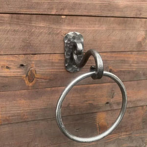 Anillo para toallas de hierro de forma redonda, elegante soporte para baño, compatible con instalaciones modernas de lavabos y muebles de tocador - Product Image 1