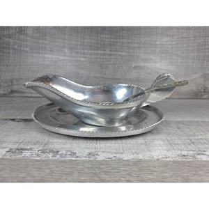 Salsera de Metal de Diseño Artesanal para Presentación en Mesa - Product Image 3