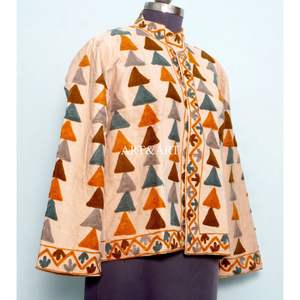 Veste d'hiver épaisse pour femme de style ethnique, en cotisse, avec broderie florale à la main, col montant, logo personnalisé, 100% coton, écologique - Product Image 4