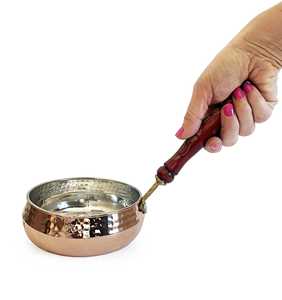 Poêle à omelette en cuivre martelé à la main avec poignée en cuivre, design moderne, compatible gaz et induction, écologique, passe au lave-vaisselle - Product Image 4