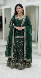 Ensemble prêt-à-porter en soie Fandy avec broderie de fil, broderie de sequins et travail Zari, comprenant un haut, un pantalon et un dupatta, entièrement cousu. - Product Image 4