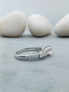 Anillo de Halo Sencillo Moderno DVINS JEWELS con Diamante Pavé de 2 Quilates en Oro Sólido Amarillo de 14K Certificado para Compromiso, Boda y Eternidad - Product Image 4