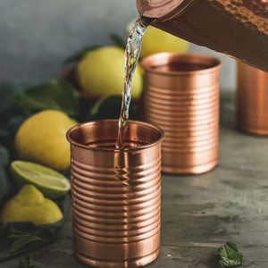 แก้วน้ำทองแดงตกแต่งลายเส้นสลักและด้านเรียบเนียน ออกแบบมาเพื่อการตกแต่งที่ใช้งานได้จริงหรือใช้ในชีวิตประจำวัน - Product Image 1