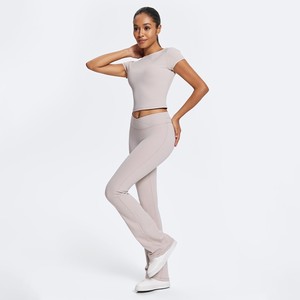 Conjunto de Yoga de 2 Piezas: Top Corto Rosa con Cuello Halter y Cierre de Cremallera, Leggings de Cintura Alta y Spandex de Longitud Completa, Sin Costuras, Elástico en 4 Direcciones, Transpirable - Product Image 1