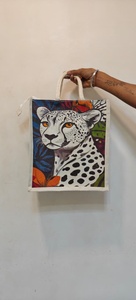 กระเป๋าผ้าแคนวาสขนาดเล็กแบบปรับแต่งได้ เป็นมิตรกับสิ่งแวดล้อม พร้อมลวดลายอินเดียดั้งเดิมที่วาดด้วยมืออย่างสวยงาม  กระเป๋าแบบปรับแต่งได้ที่เป็นมิตรกับสิ่งแวดล้อม - Product Image 4