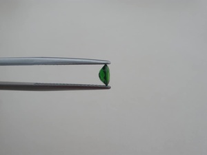Diopsido cromado verde ovalado facetado suelto de 5x4mm - Product Image 2