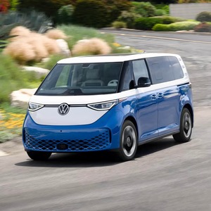 Excellent choix : Volkswagen ID Buzz, véhicule électrique MPV, sièges confortables, maniabilité fluide, intérieur spacieux et idéal pour les voyages en famille. - Product Image 2