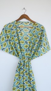 Robe longue kaftan pour femme, imprimé floral jaune fait main, col en V, vert menthe, coupe ample, en coton, style bohème, pour l'été - Product Image 5