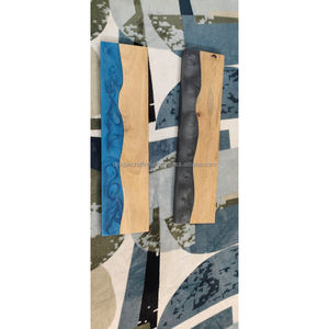 Tabla de Servir Desechable Hecha a Mano de Madera de Río y Resina Epoxi Negra para Boda, Charcutería, Quesos y Aperitivos - Product Image 2