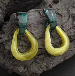 Boucles d'oreilles pendantes en résine, boucles d'oreilles statement en résine, boucles d'oreilles en résine en forme de goutte, artisanat abstrait en résine, couleur personnalisée - Product Image 3