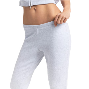 Conjunto de sudadera con capucha corta de algodón personalizado premium y pantalones deportivos ajustados para mujer, conjunto de 2 piezas, cómodo y minimalista, OEM, marca privada - Product Image 5