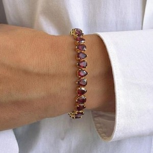 Bracelet à breloques en rubis de laboratoire taille poire en argent sterling plaqué or 14 carats, bijoux élégants et luxueux pour femmes - Product Image 4