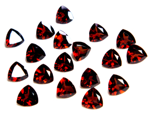 Garnet 100% naturel, qualité 3A, 8 mm, 18 pièces, 36 carats, taille triligne, pierres précieuses semi-précieuses facettées, pierres de naissance en vrac, GEMFORTE INC - Product Image 2