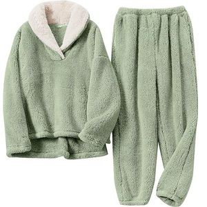 ชุดนอนผ้าฟลีซสีชมพูอุ่นสบาย สไตล์ชุดนอนราตรี ชุดนอนนุ่มฟูสำหรับผู้หญิง - Product Image 2