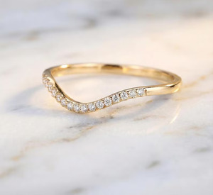 Bague solitaire en diamant CVD de laboratoire en forme de goutte et alliance de mariage incurvée assortie – Fabricant de bijoux fins - Product Image 4