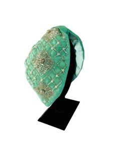 Serre-têtes rembourrés faits main de qualité export, ornés de perles, design sophistiqué, parfaits pour mariages, fêtes et festivals - Product Image 4