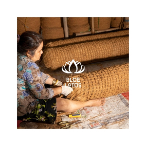 Rouleau de contrôle de l'érosion en fibre de coco approuvé par les clients pour la stabilisation des pentes et le soutien des côtes avec filet en fibre durable - Product Image 1