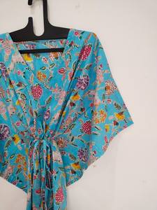 Vestido Kaftán de Algodón Azul con Estampado Floral Hecho a Mano en India, Traje de Playa para el Verano - Product Image 6