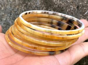 Bracelets en corne de buffle naturelle polie, écologiques, faits à la main, bijoux de luxe personnalisés par TIMELESS CRAFT - Product Image 5