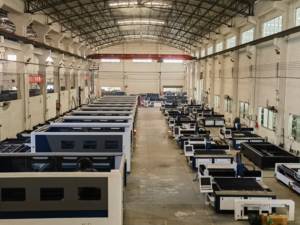 เครื่องตัดไฟเบอร์เลเซอร์โลหะ 3015 ความแม่นยำสูง สำหรับแผ่นบางขนาดเล็ก CNC 2kw 3kw ระบบควบคุม Cypcut รองรับ PLT/AI พร้อมราคา - Product Image 4